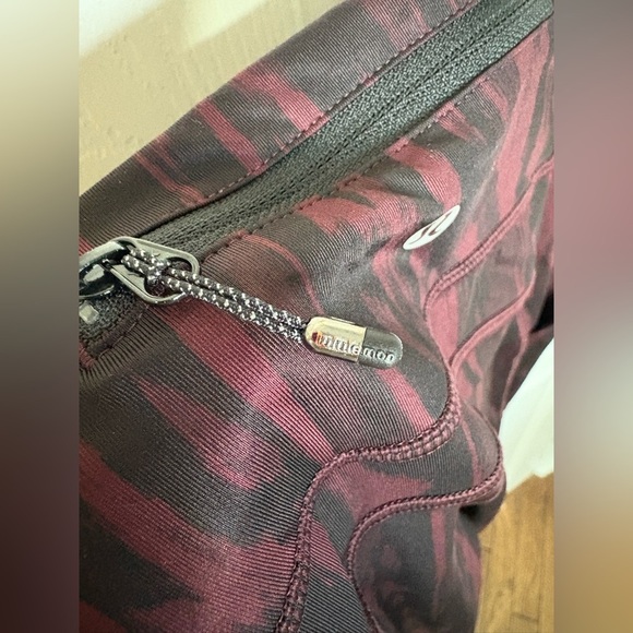 Lululemon Speed Tight IV | Painted Animal Bordeaux Drama Black | Size 6 - Picture 14 of 16